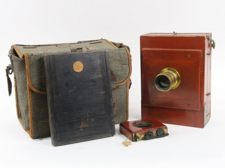 Chambre photographique en acajou avec objectif Rectiligne Extra Rapide