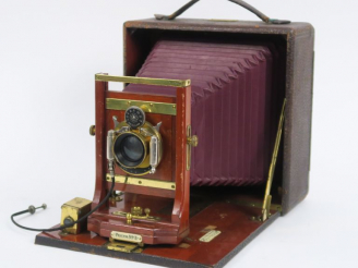 Vente aux enchères COLUMBIA PECTO N°5 en acajou gainé noir, vers 1887, USA avec objectif 