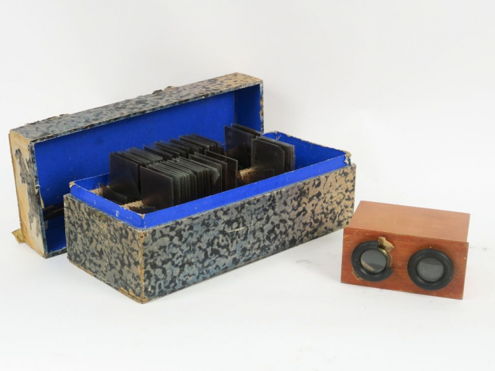 STÉRÉOSCOPE et plaques dans un coffret. (manques et accidents)