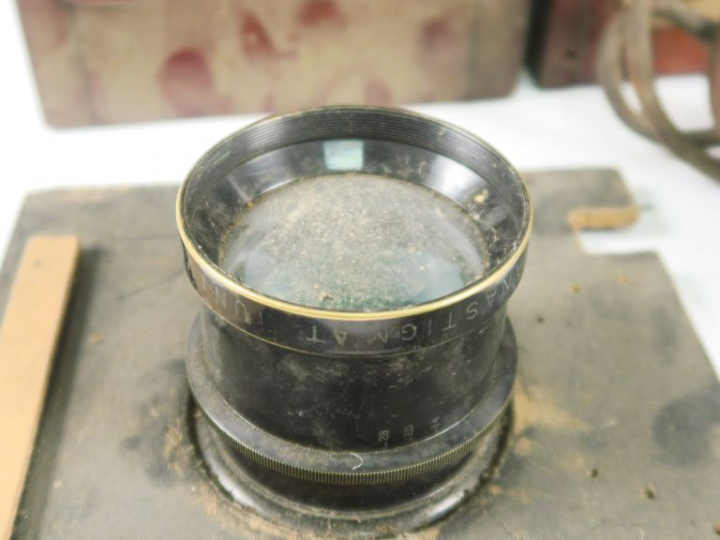 Lot important de chambres (mauvais état) avec lot important de chassis