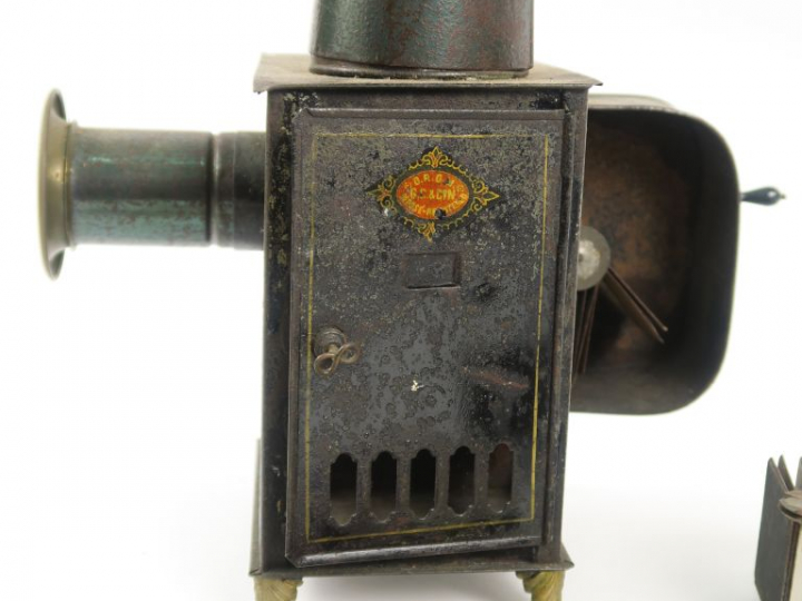 Projecteur en tôle avec films