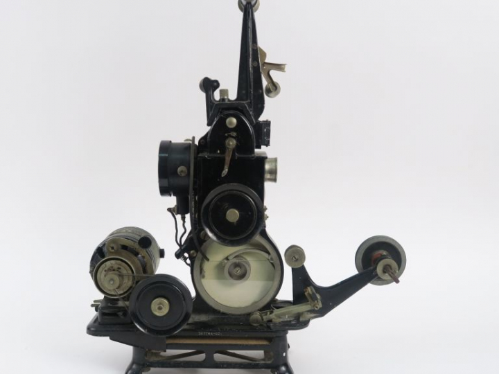 PATHÉ BABY. Projecteur n°267764 - G2 avec 20 films.