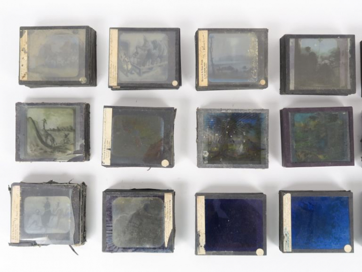 Lot important de plaques pour stéréoscopes ou projecteurs.