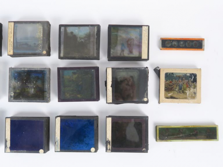 Lot important de plaques pour stéréoscopes ou projecteurs.