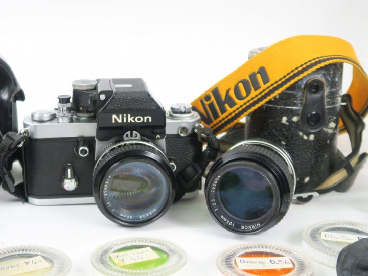 NIKON F2 n°7850656 avec deux objectifs : Objectif NIKKOR 1 : 1.4 50 mm