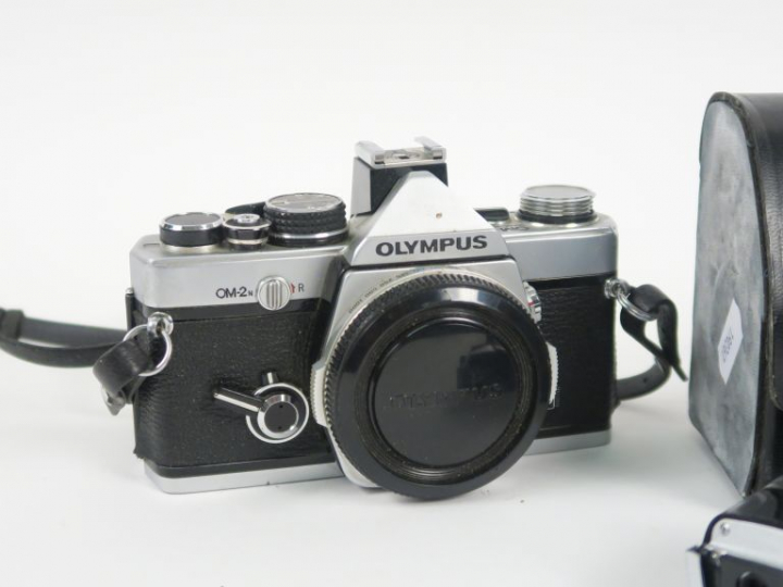 Lot de deux appareils photographiques OLYMPUS : OLYMPUS OM40 Program O