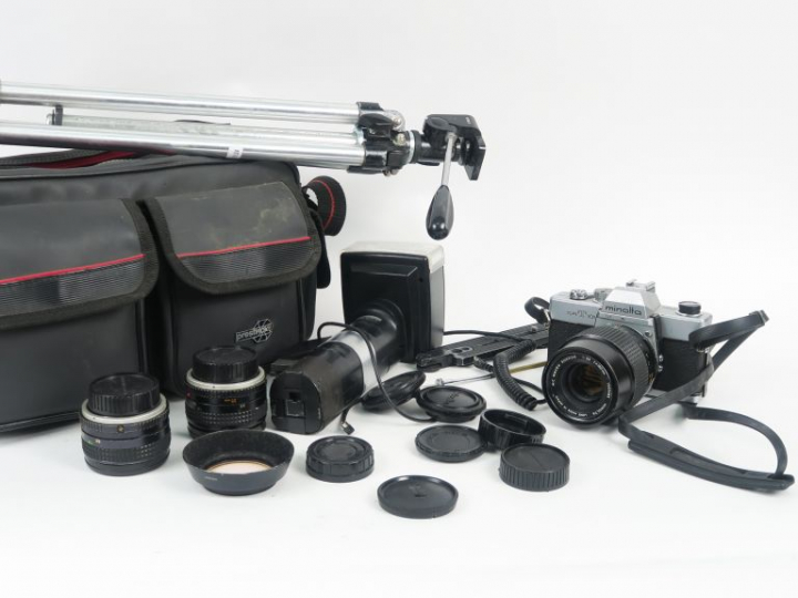 MINOLTA SRT101 n°3595973 avec trois objectifs : Objectif MINOLTA MC W.