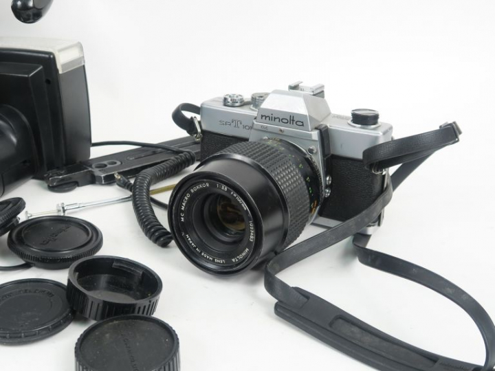 MINOLTA SRT101 n°3595973 avec trois objectifs : Objectif MINOLTA MC W.