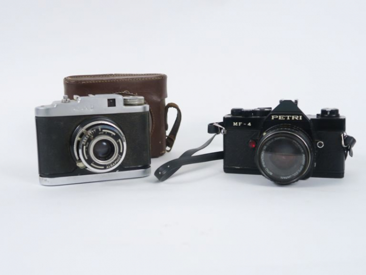 PETRI MF-4 n°7968690 avec objectif SMC PENTAX-M  1:1.7  50mm n°3463709