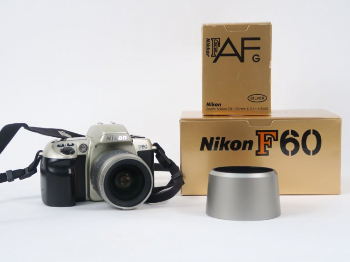 NIKON F60 n° 2860805 avec objectif NIKON AF NIKKOR 28-80 mm 1 :3.3 – 5