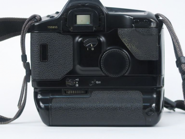 CANON EOS-1 n° 155955 avec objectif CANON 28-105mm f 1 :3.5-4.5 et par