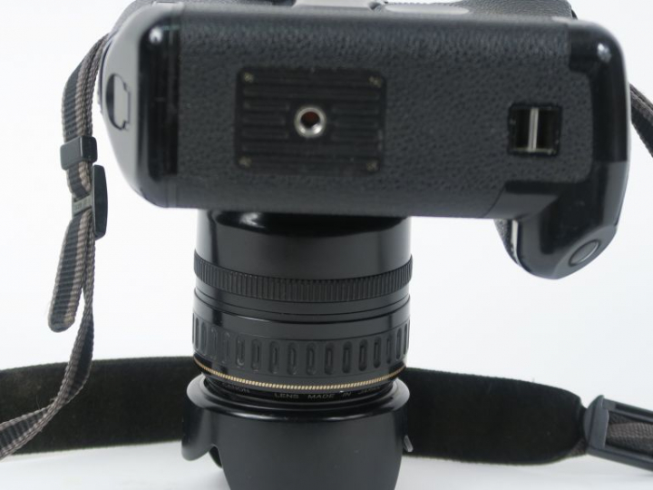 CANON EOS-1 n° 155955 avec objectif CANON 28-105mm f 1 :3.5-4.5 et par