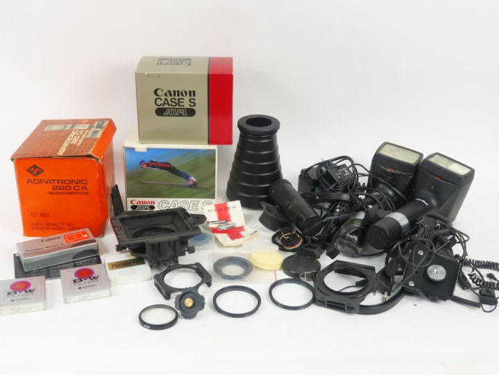 Lot d'accessoires divers pour appareils photographiques