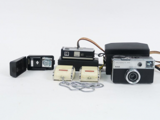 Vente aux enchères Lot comprenant : KODAK INSTAMATIC 333 avec housse KODAK MINI-INSTAMATI