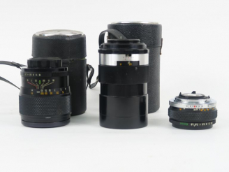 Vente aux enchères Lot de trois objectifs, montures différentes : Objectif OLYMPUS OM-SYS