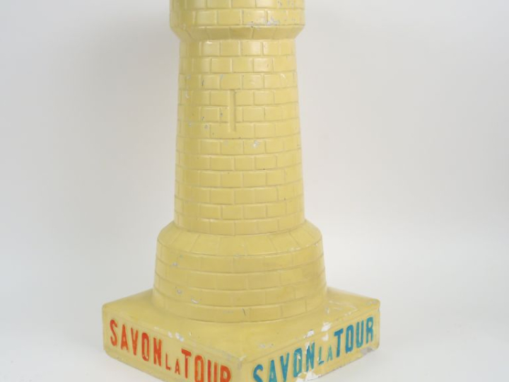 SAVON LA TOUR. Grand présentoir en plâtre.patiné et polychrome. H. : 5