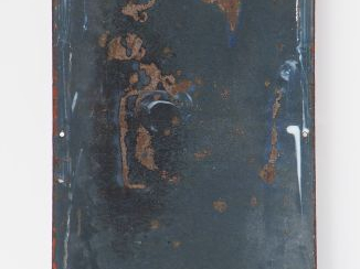 LE BOUILLON KUB. Plaque émaillée. Dim. : 98 x 33 cm. (accidents)
