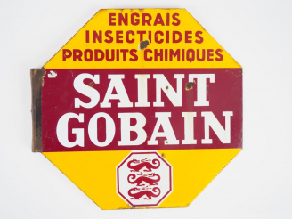 Vente aux enchères SAINT GOBAIN. Plaque émaillée. Dim. : 48 x 48 cm. (accidents)