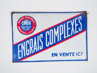 Vente aux enchères ENGRAIS COMPLEXES - ONIA. Plaque émaillée. Dim. : 32.5 x 49 cm. (accid
