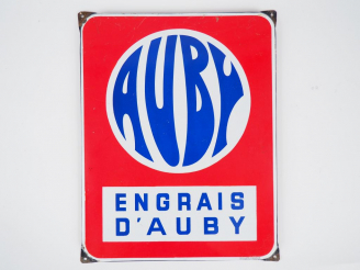 Vente aux enchères ENGRAIS D'AUBY. Plaque émaillée, Signée Emaillerie alsacienne. Dim. : 