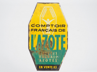 Vente aux enchères COMPTOIR FRANÇAIS DE L'AZOTE. Plaque émaillée. Dim. : 58 x 33.5 cm. (a