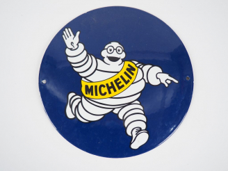 Vente aux enchères MICHELIN. Plaque émaillée moderne Diam. 24,5 cm