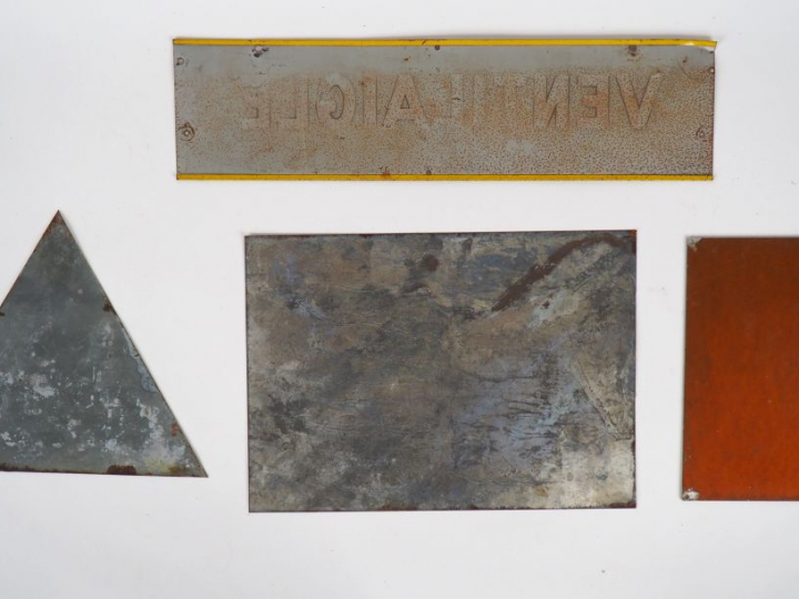 Lot de quatre en tôles lithographiés : Lithol superlubrifiant Alfa Lav