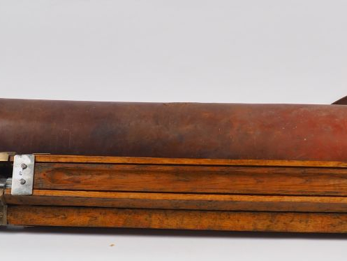 SRPI Puteaux, grand trépied en bronze et bois n°51/4  'M.C' MLE 1939 n