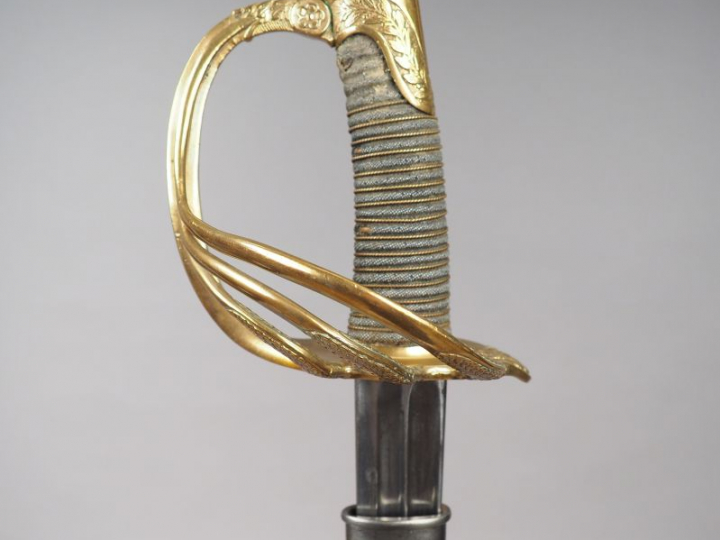 Sabre d’officier de Dragon, modèle 1854. Lame droite à deux gorges et 