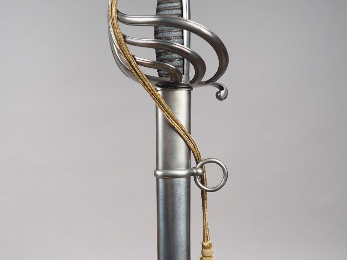 Sabre d’officier de cavalerie de luxe, lame en damas, gravure à l’acid