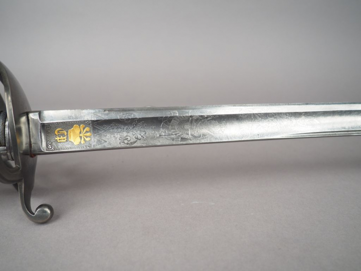 Sabre d’officier de cavalerie de luxe, lame en damas, gravure à l’acid