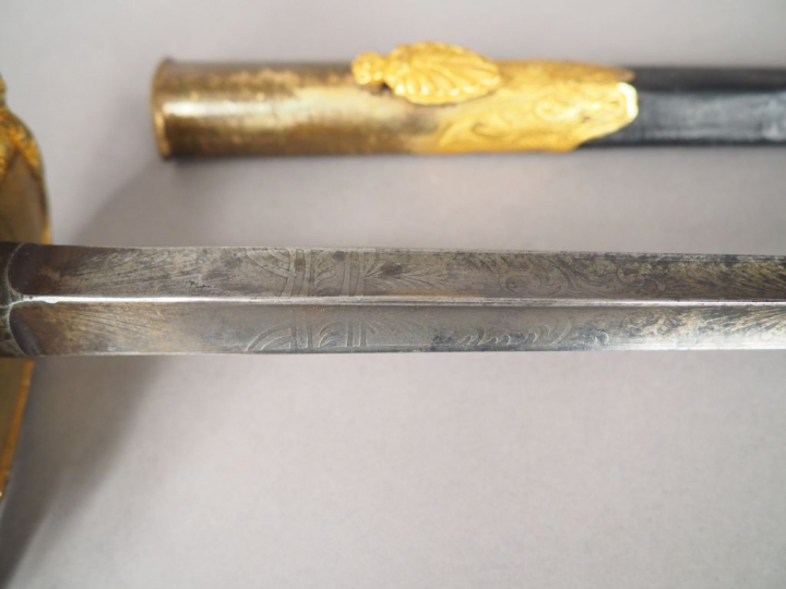 Epée d’officier des cent-gardes. Belle lame de section triangulaire à 