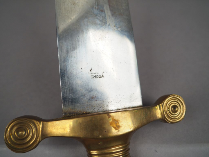 Réplique moderne de glaive français modèle 1833 avec sa fusée en bronz