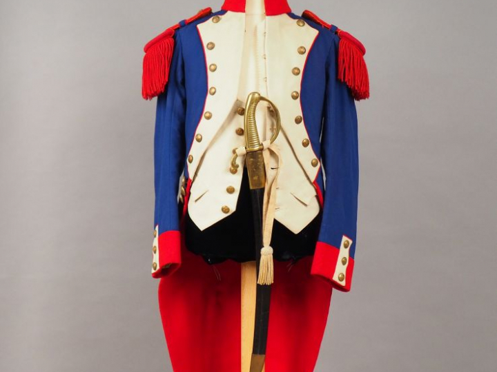 Uniforme d’enfant pour le Prince Impérial (Louis 1856/1879) avec son b