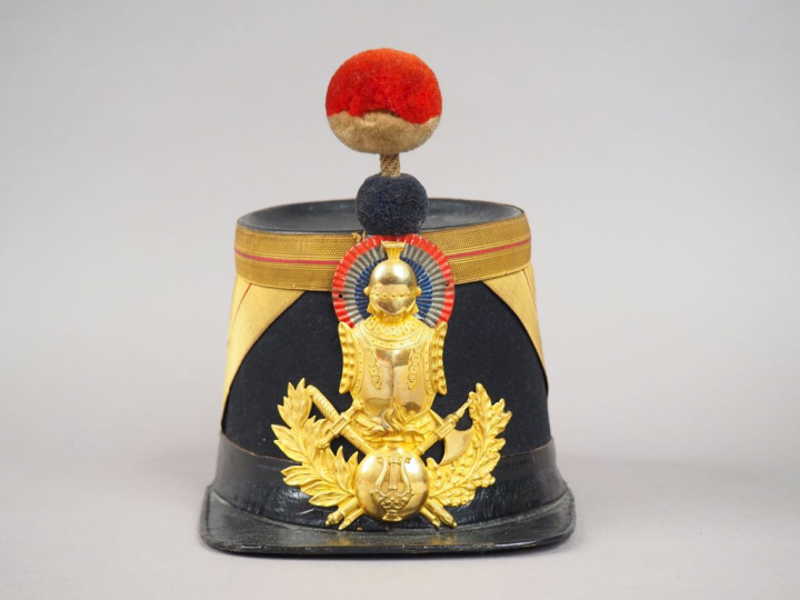 Shako d’officier de musicien du régiment de Génie. Belle coiffure, fût