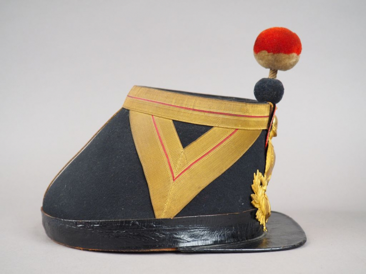 Shako d’officier de musicien du régiment de Génie. Belle coiffure, fût