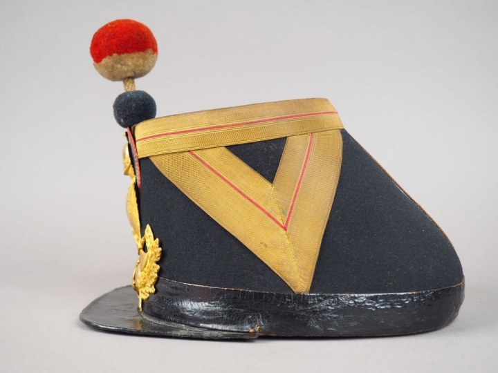 Shako d’officier de musicien du régiment de Génie. Belle coiffure, fût