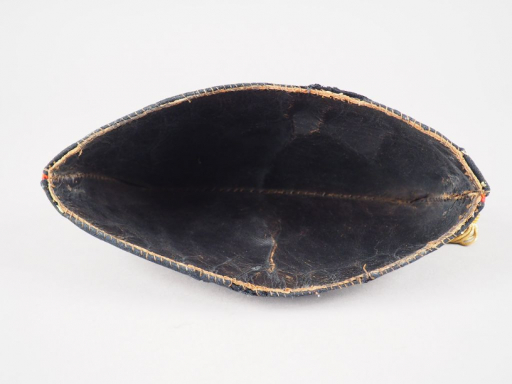 Bonnet de police d’officier d’artillerie en drap bleu nuit, passepoil 