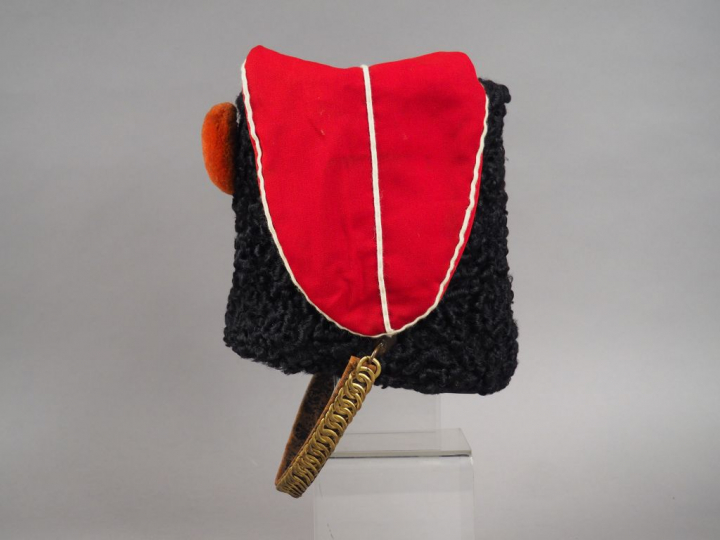 Talpak troupe de hussard Second Empire, fût habillé d’astrakan noir, c