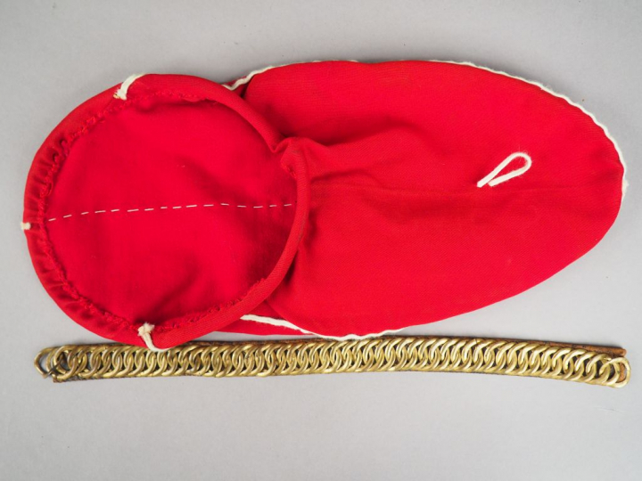 Talpak troupe de hussard Second Empire, fût habillé d’astrakan noir, c