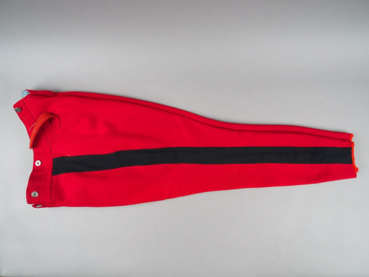 Pantalon droit d’officier infanterie en drap garance à large bande noi