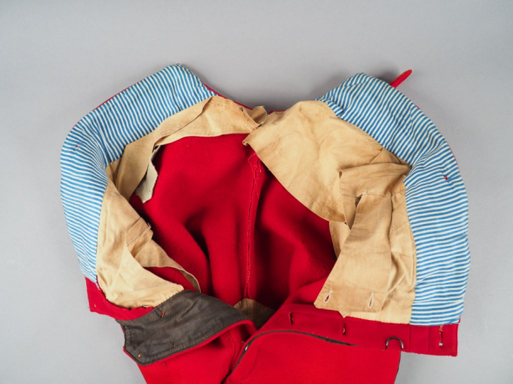 Pantalon droit d’officier infanterie en drap garance à large bande noi