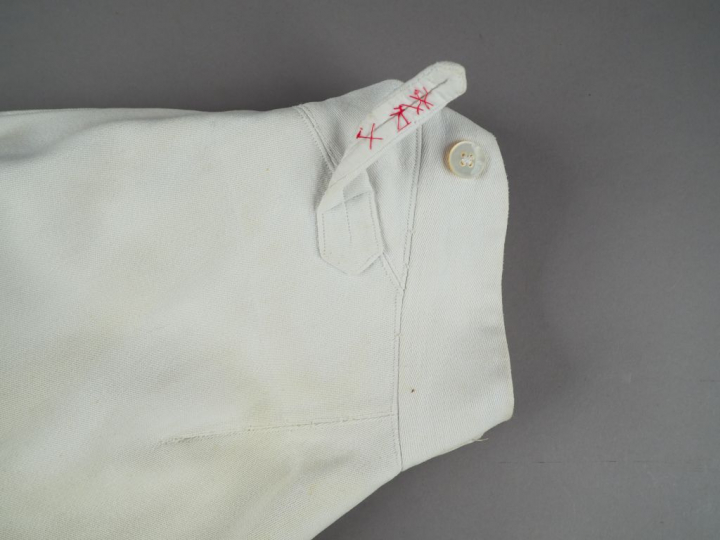 Culotte de cavalerie blanche en tissu blanc doublé (manque boutons gre