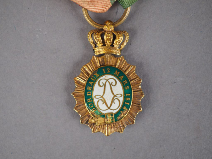 Décoration pendante du "Brassard de Bordeaux" en or, modèle en forme d