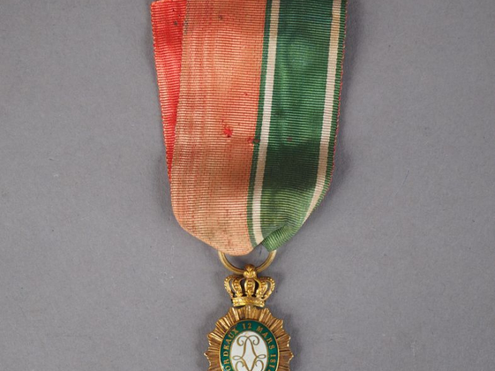 Décoration pendante du "Brassard de Bordeaux" en or, modèle en forme d