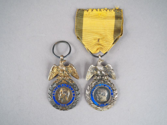 Vente aux enchères Lot de deux médailles militaires Second Empire, seconde variante (aigl
