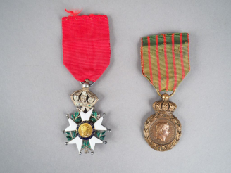 Vente aux enchères Etoile de chevalier de la Légion d’Honneur couronne mobile, aigles aux