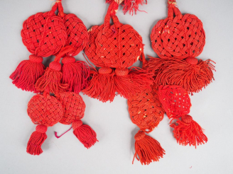 Vente aux enchères Lot important de cordons raquettes pour coiffure Second Empire princip