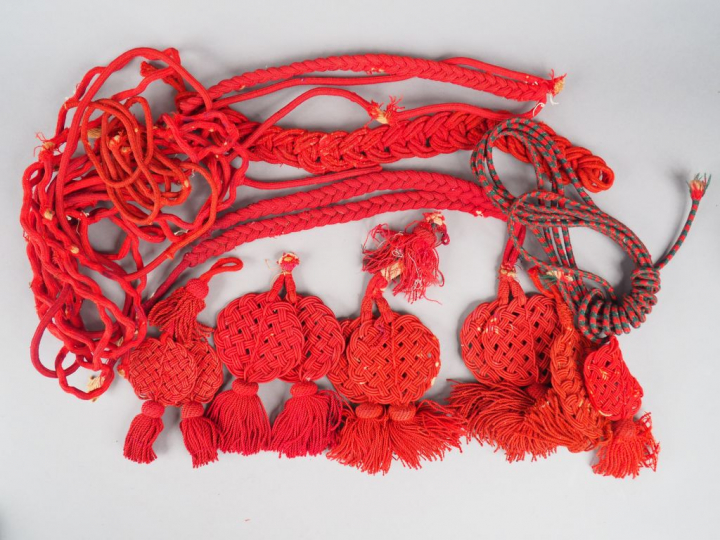 Lot important de cordons raquettes pour coiffure Second Empire princip