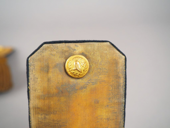 Epaulette et une contre épaulette d’officier subalterne d’état-major S